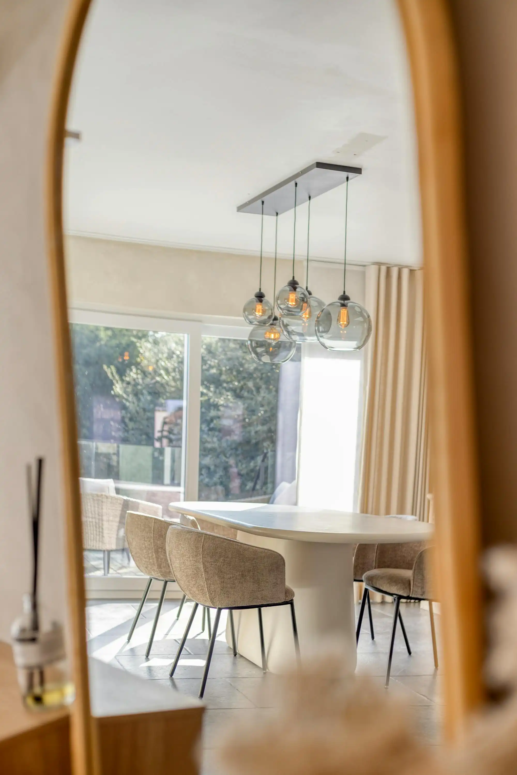 Ruime mooie woning met mogelijkheid tot handel (kapsalon) foto 8