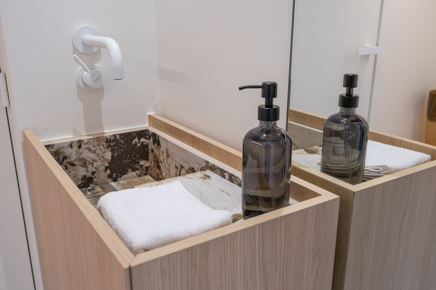 Luxueus 2 slaapkamer-appartement met frontaal zeezicht! foto 17