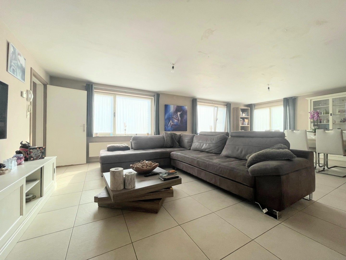 Ruim gelijkvloers appartement met 2 slaapkamers en garage te huur in centrum Zonnebeke foto 6