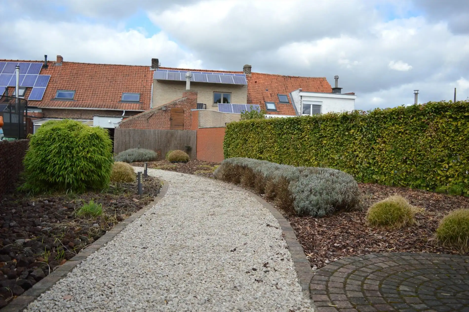 Verzorgde rijwoning dichtbij het centrum van Heule foto 18