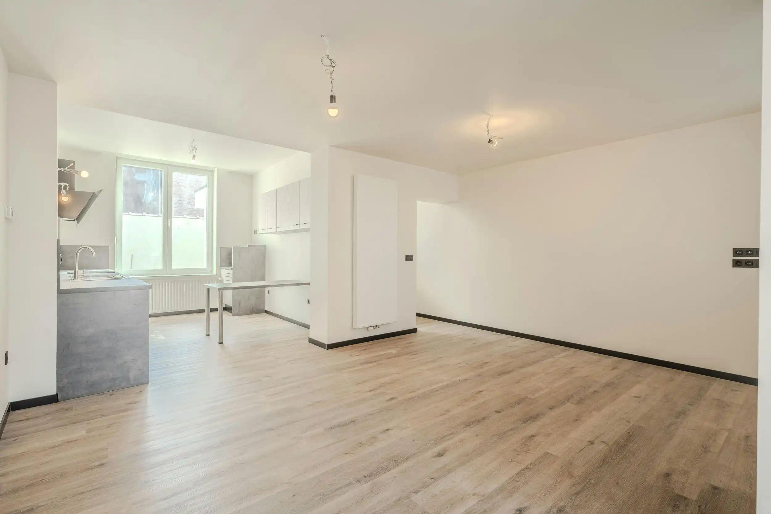 Totaal gerenoveerd huis te koop in hartje Ieper foto 9