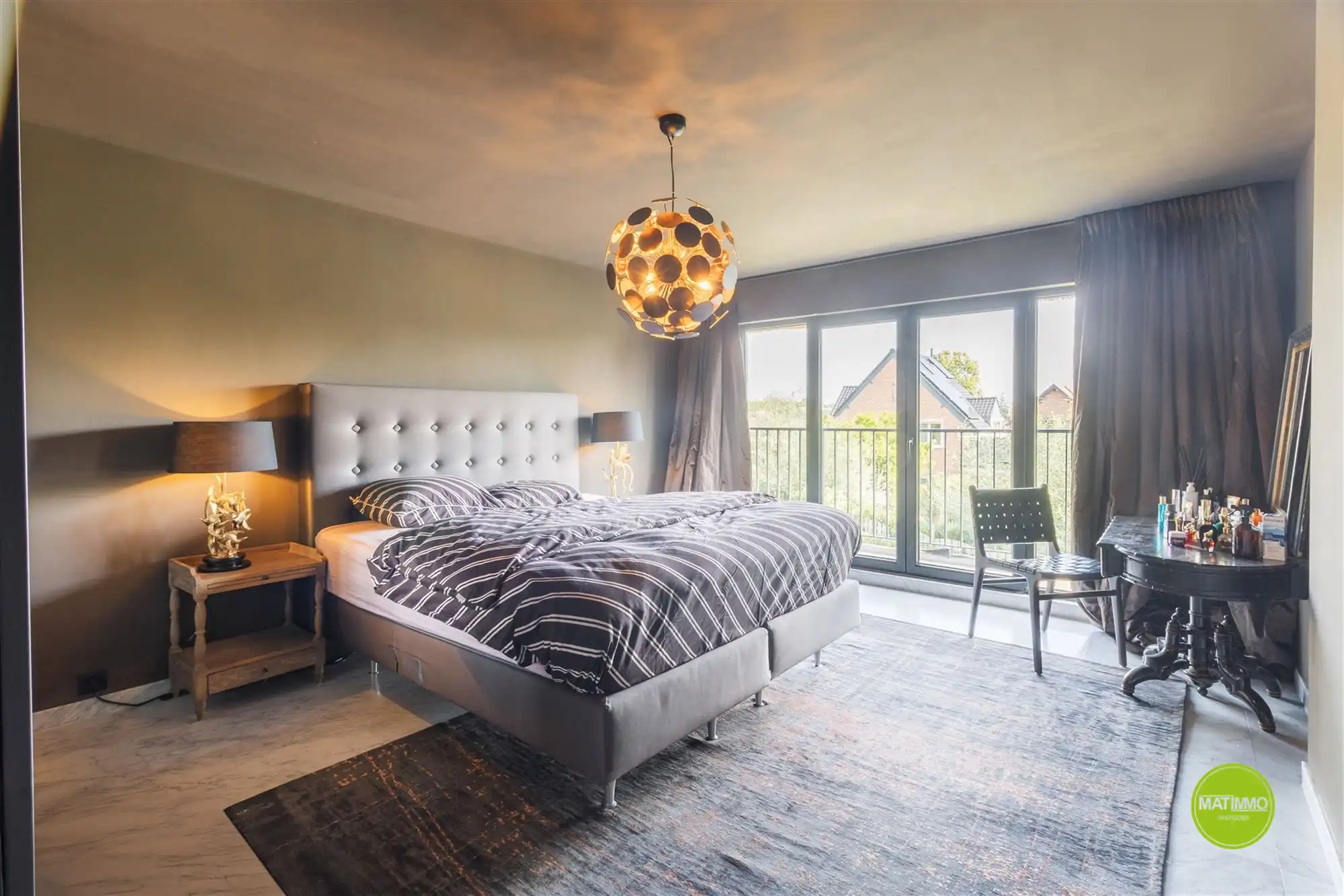 Luxueus gerenoveerde woning met groot stuk grond  foto 27