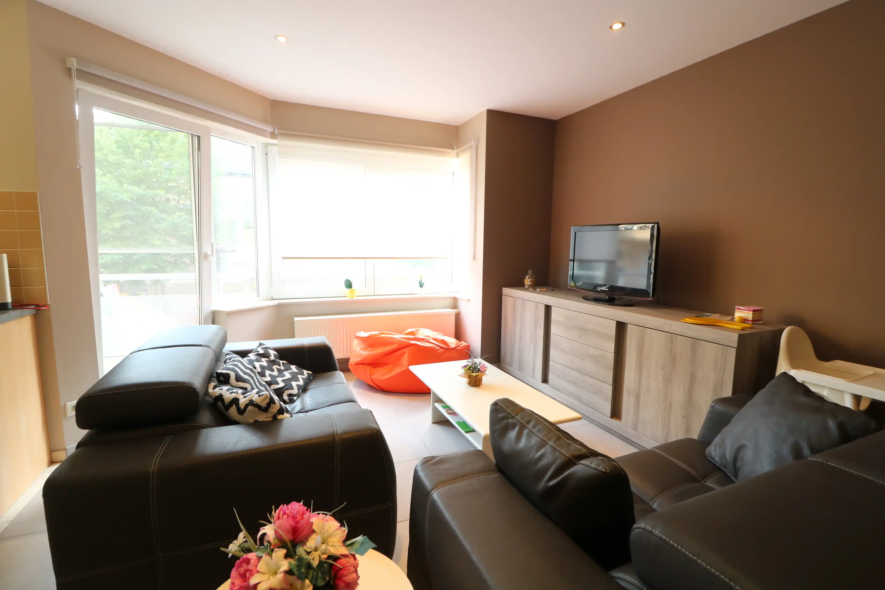 Instapklaar 2-slaapkamerappartement pal in het centrum van Blankenberge. foto 6