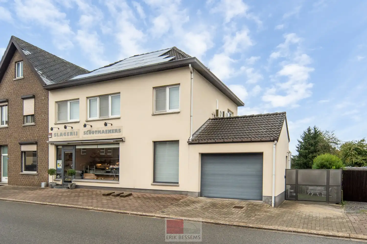Charmante, op te frissen woning met 4 slaapkamers en inpandige garage. foto 37