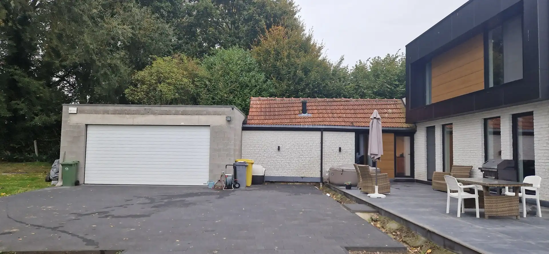 Prachtig  gerenoveerde en rustig gelegen EENGEZINSWONING (2024), bewoonbaar: 192m², met mooie leefruimten, 3 slaapkamers, garage 2 wagens en grote tuin op 14 are 54 ca. foto 38