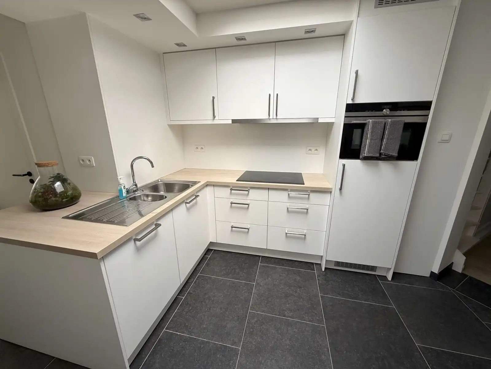 Recent gerenoveerd en volledig gemeubeld rijhuis met tuin te huur foto 7