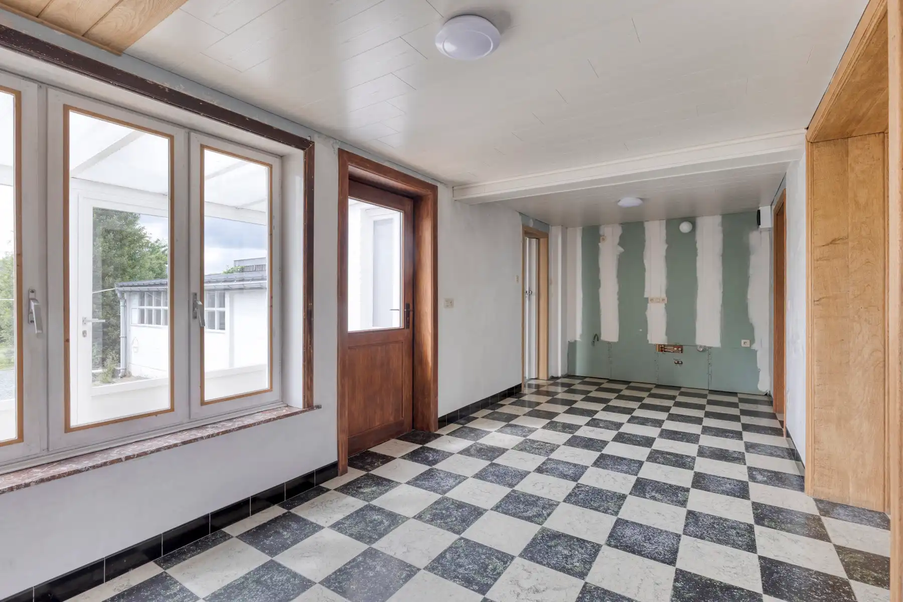 Deels te renoveren lichtrijke driegevelwoning  foto 11