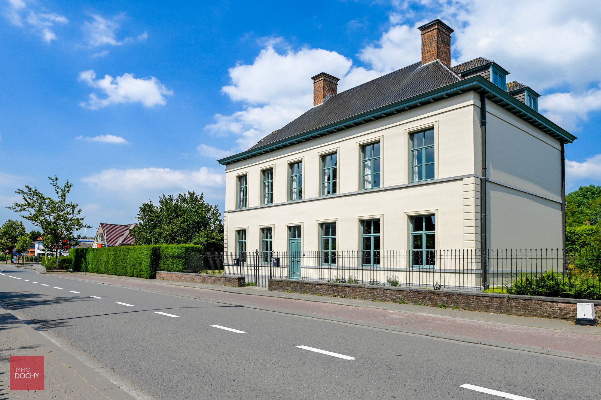 Centraal gelegen praktijkruimte of bureel met woonst foto 3