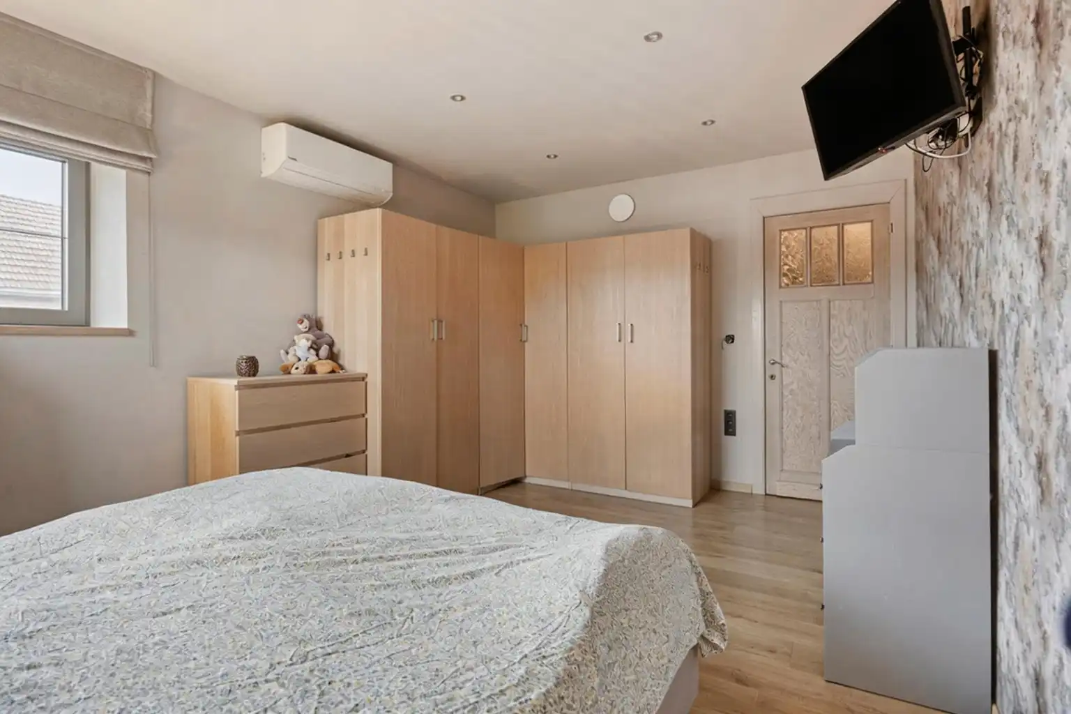 INSTAPKLARE WONING MET BIJGEBOUW EN RUIME GARAGE/LOODS  foto 10