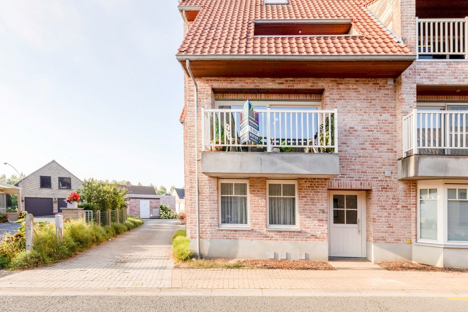 Goed onderhouden app. met groot terras te Astene (bouwjaar 2015) VRIJ BIJ AKTE  foto 1