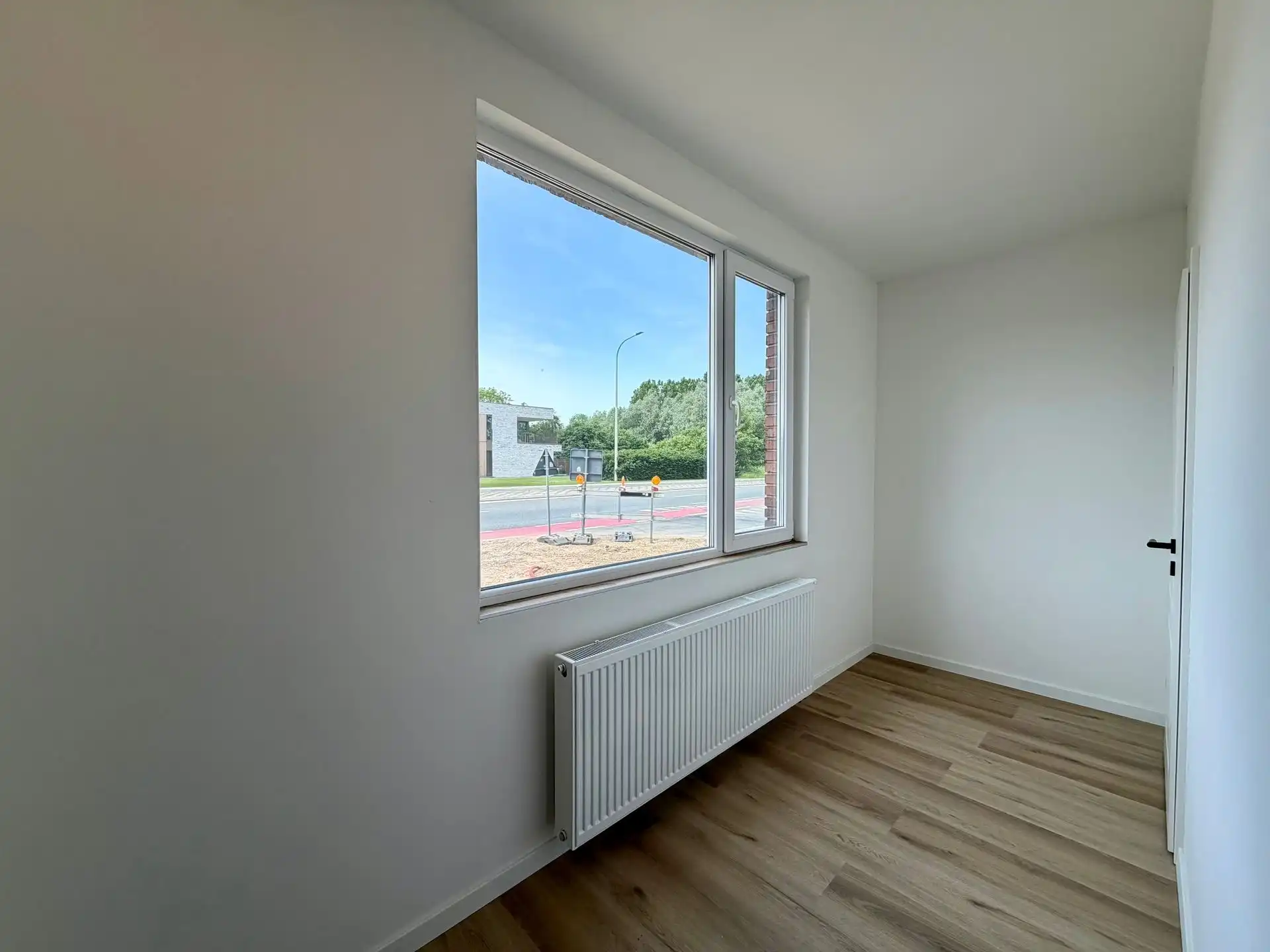 Volledig vernieuwd en instapklaar gelijkvloers appartement met 2 slaapkamers. foto 5