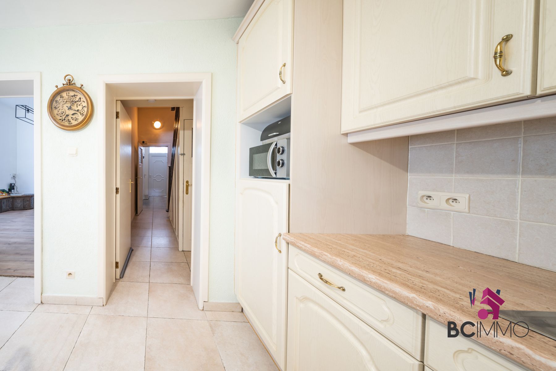 Karaktervolle woning met ruime tuin te Genk foto 8