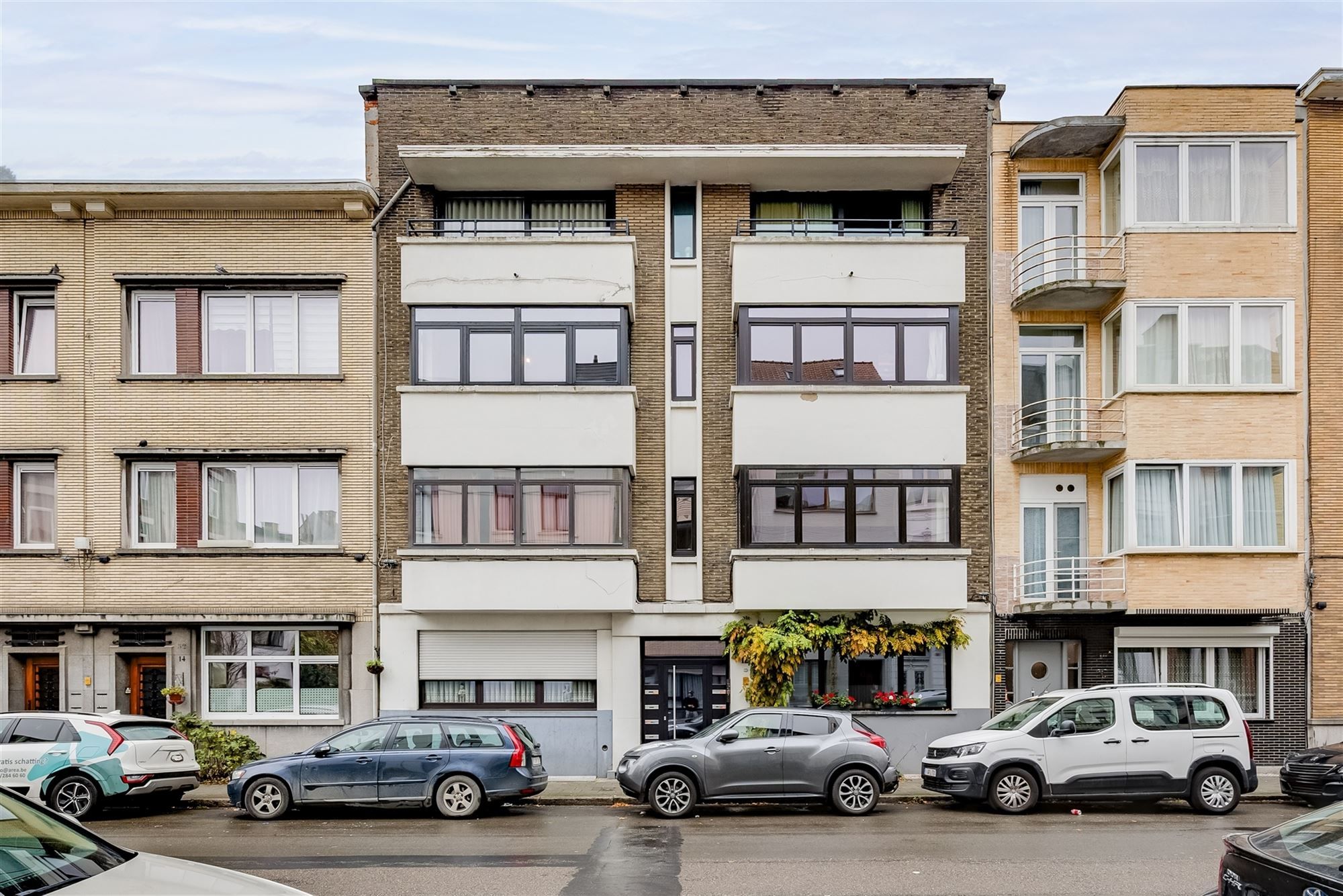 Zeer ruim en licht 3 slk appt met terras foto 2