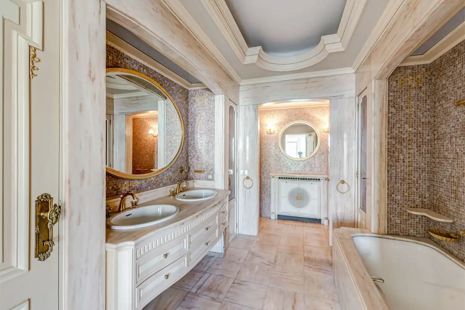 Ruim en lichtrijk 2-slaapkamerappartement (197 m²) met parkzicht en terras op toplocatie foto 15