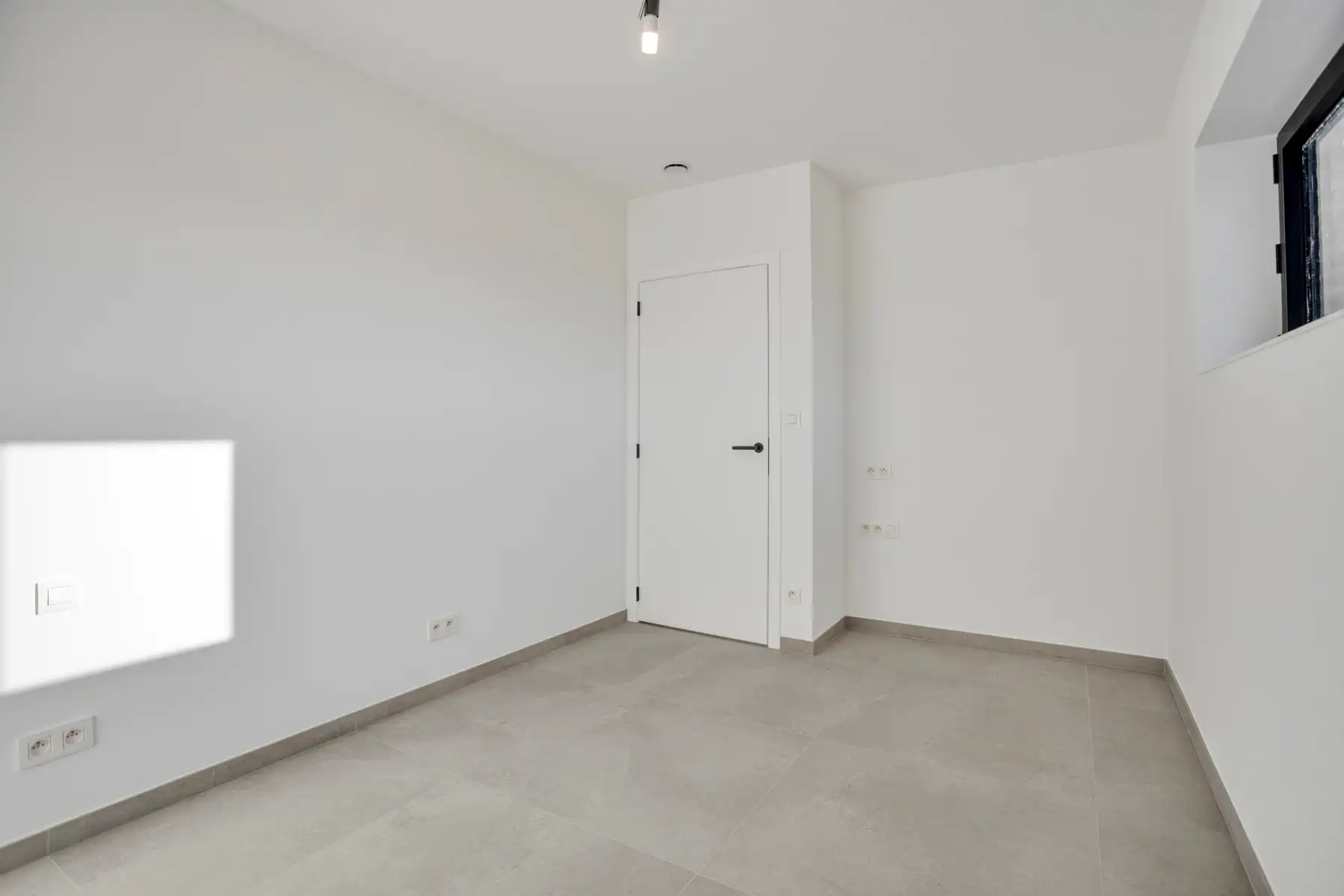 Luxueuze nieuwbouwwoning met 3 slaapkamers.  foto 19