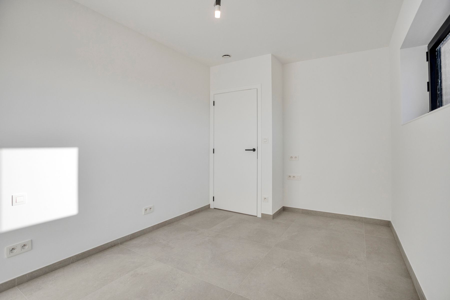 Luxueuze nieuwbouwwoning met 3 slaapkamers.  foto 19