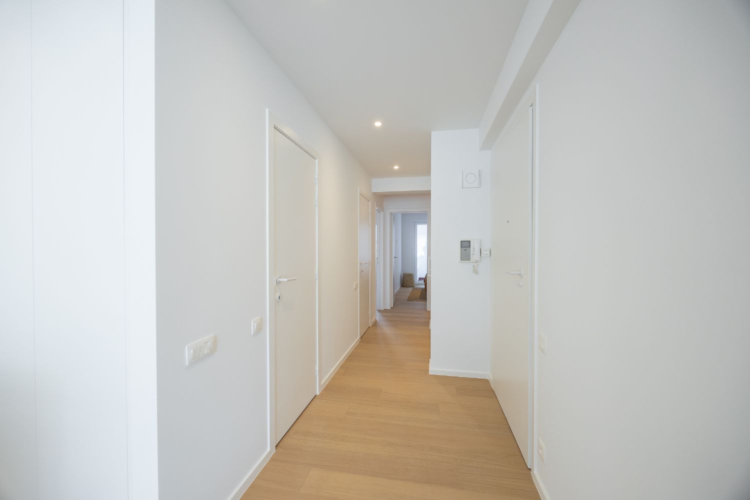 Ruim, gerenoveerd drie slaapkamer appartement in hartje Oostende foto 19