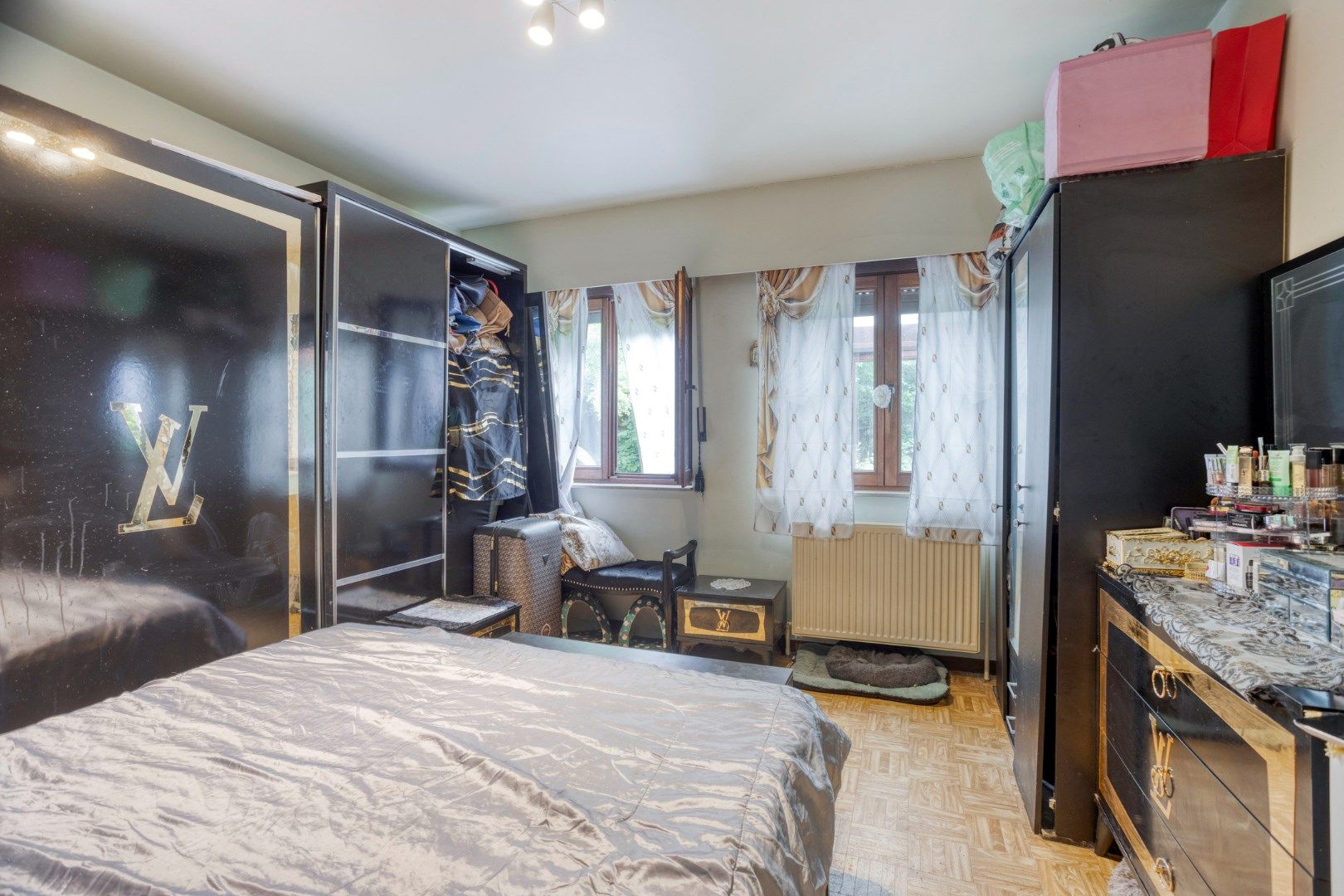 Gelijkvloerse woning met 2 slpks en inpandige garage op 824 m² !  foto 7