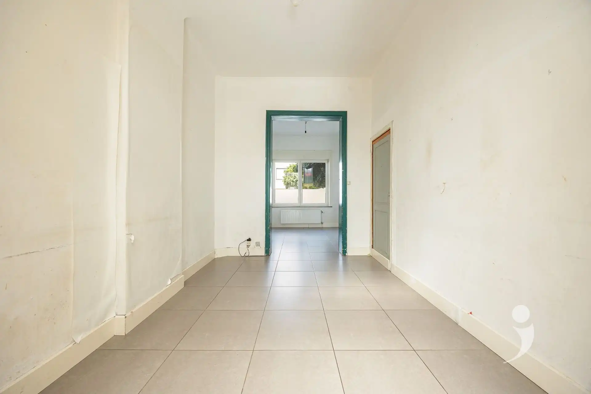 Op te frissen rijwoning met veel karakter (en garage) foto 8