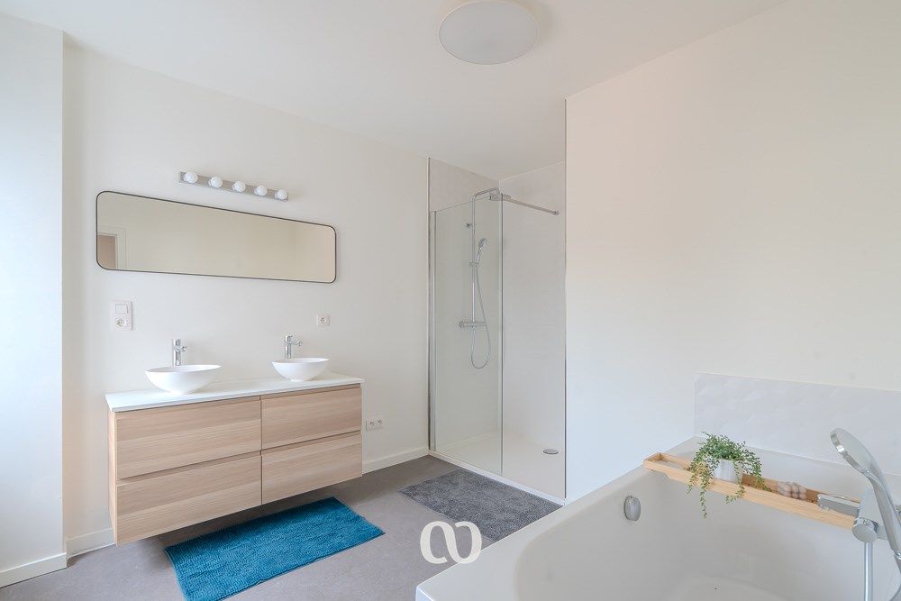 Volledig gerenoveerde, instapklare woning met 3 slaapkamers in Olsene foto 5