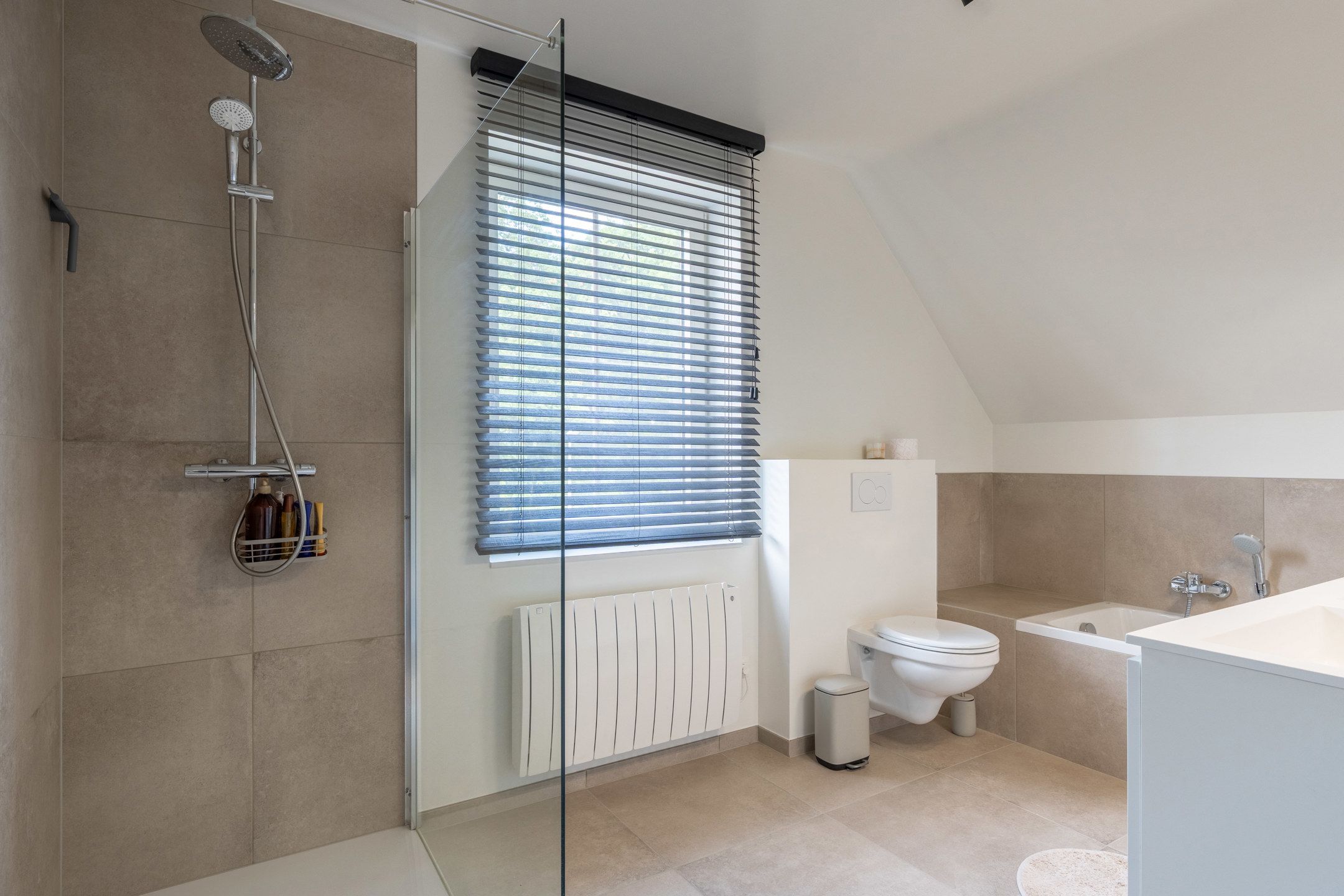 Energiezuinige nieuwbouwwoning met 3 slpk's te Vosselaar. foto 16
