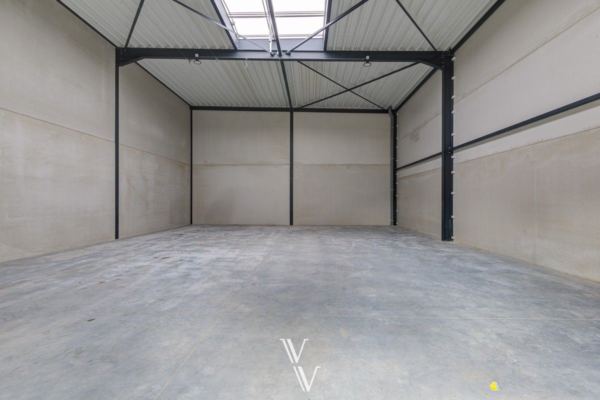 Te huur: Ruim Magazijn met parking foto 4