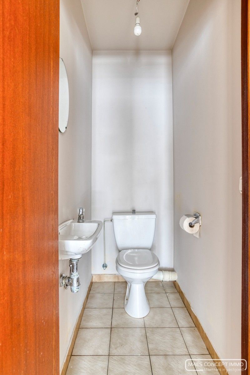 Instapklaar appartement te koop in Harelbeke — topligging vlak bij Kortrijk! foto 14