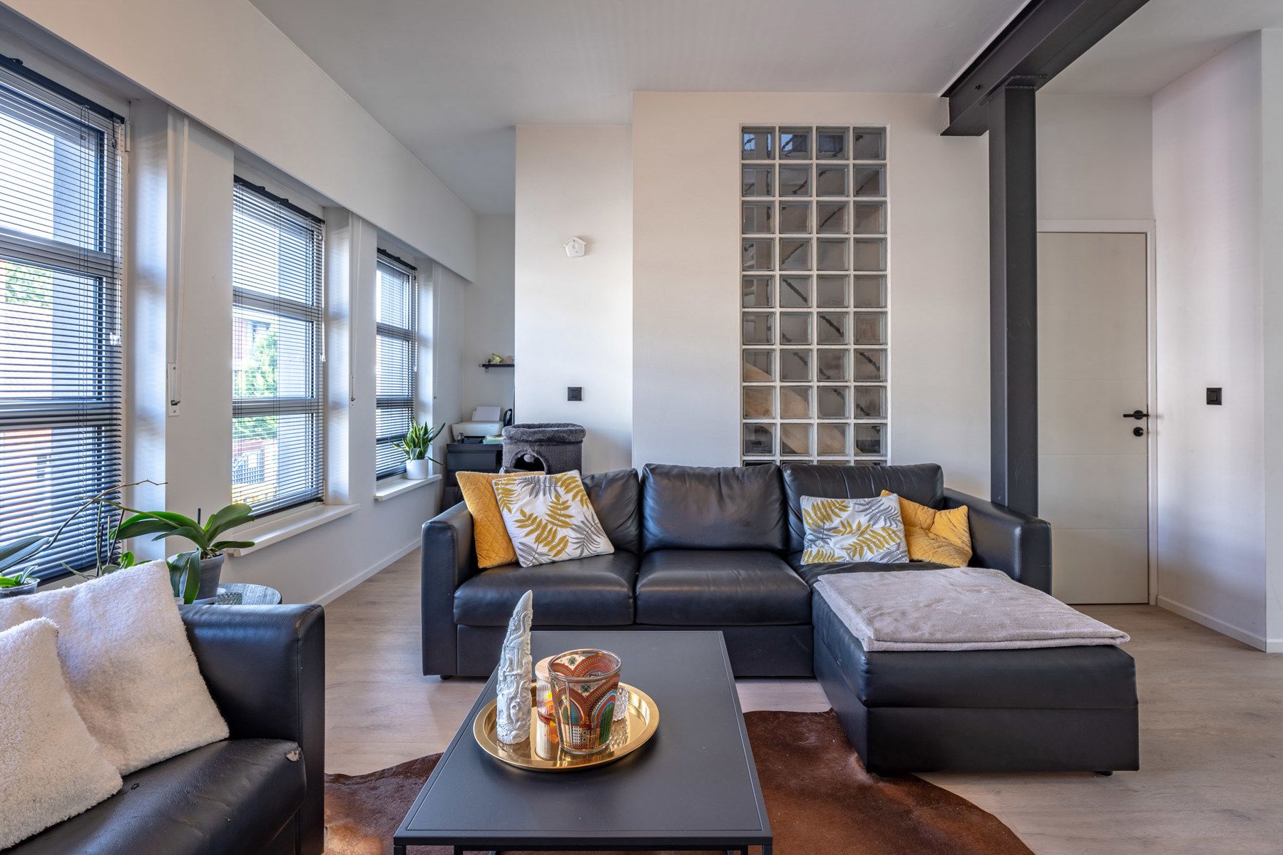 Instapklare bel-etagewoning met 2 slaapkamers, tuin en garagebox! foto 4