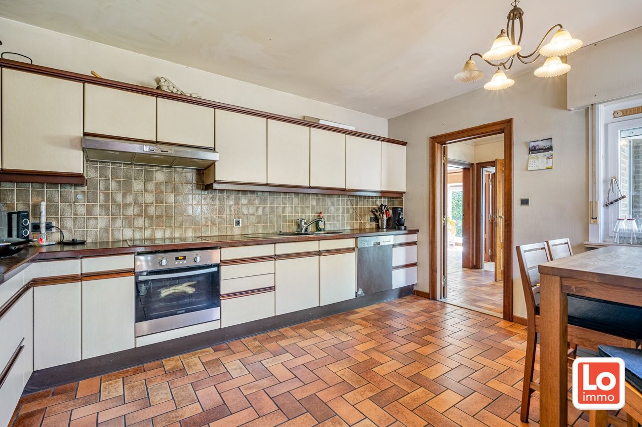 Ruime te renoveren open villa met inpandige garage op een héél rustige toplocatie met open zicht in Lochristi! foto 10