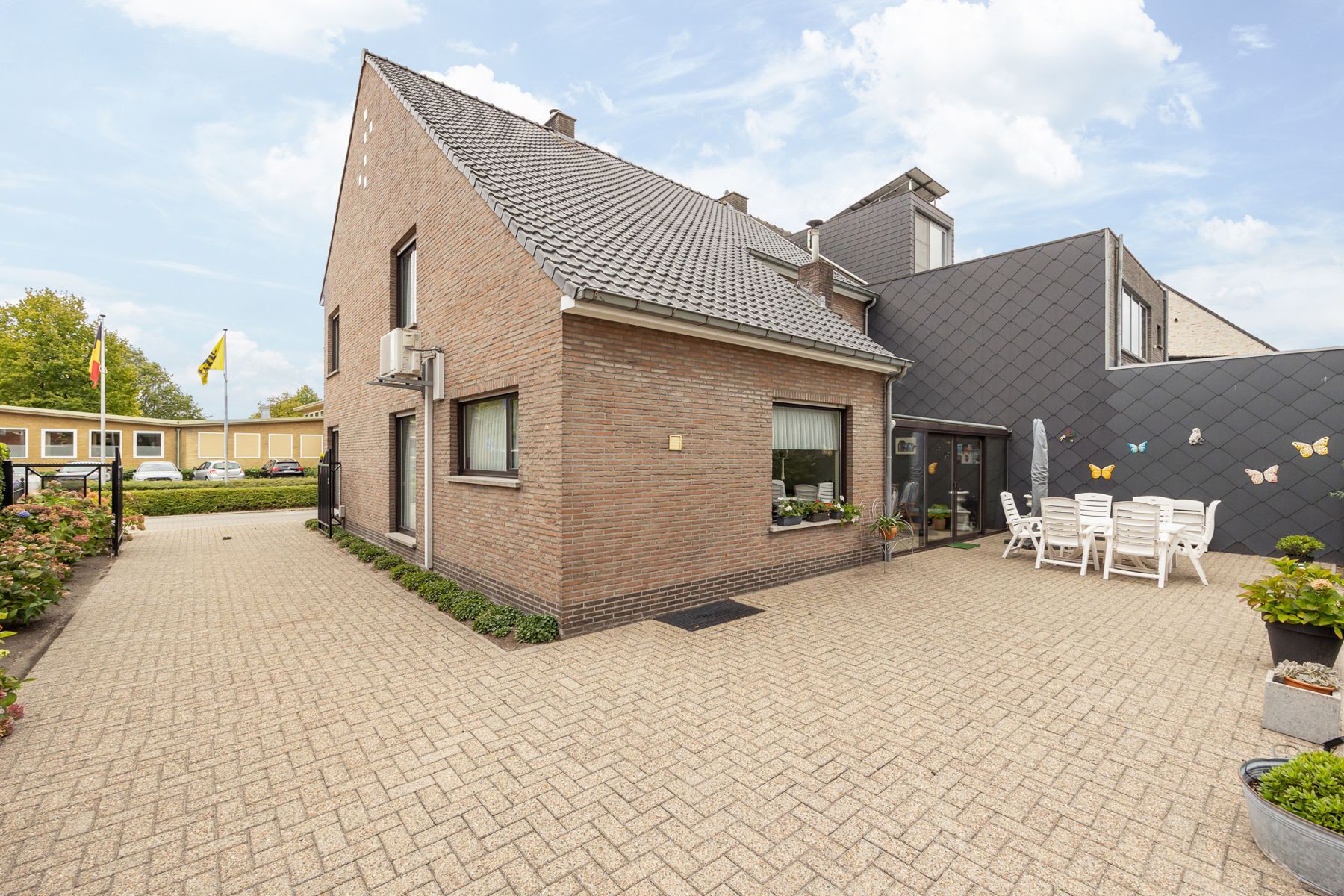 Ruime woning met 4 slks en 2 bdks op 886 m² foto 36