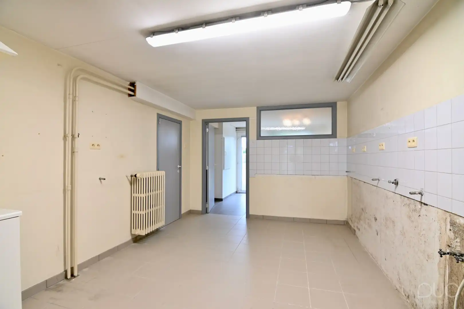Ruime gezinswoning met aparte praktijkruimte op 14a89ca foto 17
