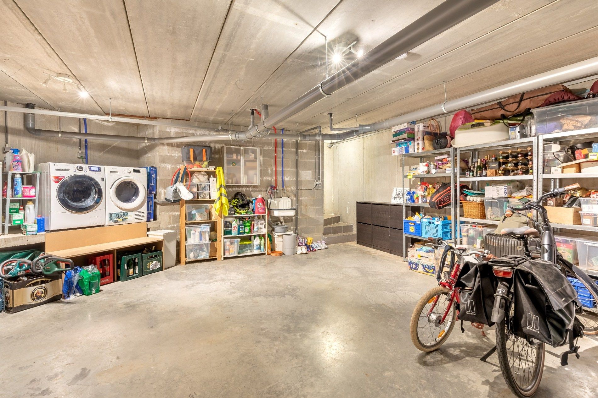 Ruime gezinswoning in perfecte staat van onderhoud! foto 18