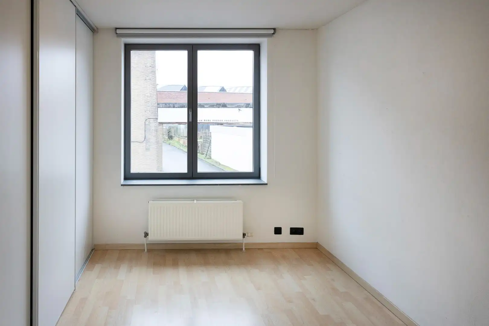 Woning met grote garage en mogelijk kantoor of praktijk. foto 17