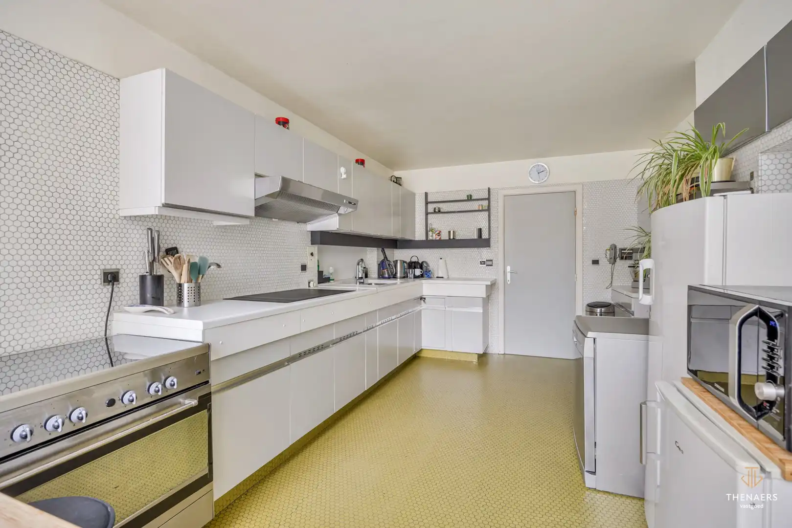 Statige woning met uitzonderlijk veel ruimte, karakter en mogelijkheden pal in het centrum van Sint-Truiden. foto 13