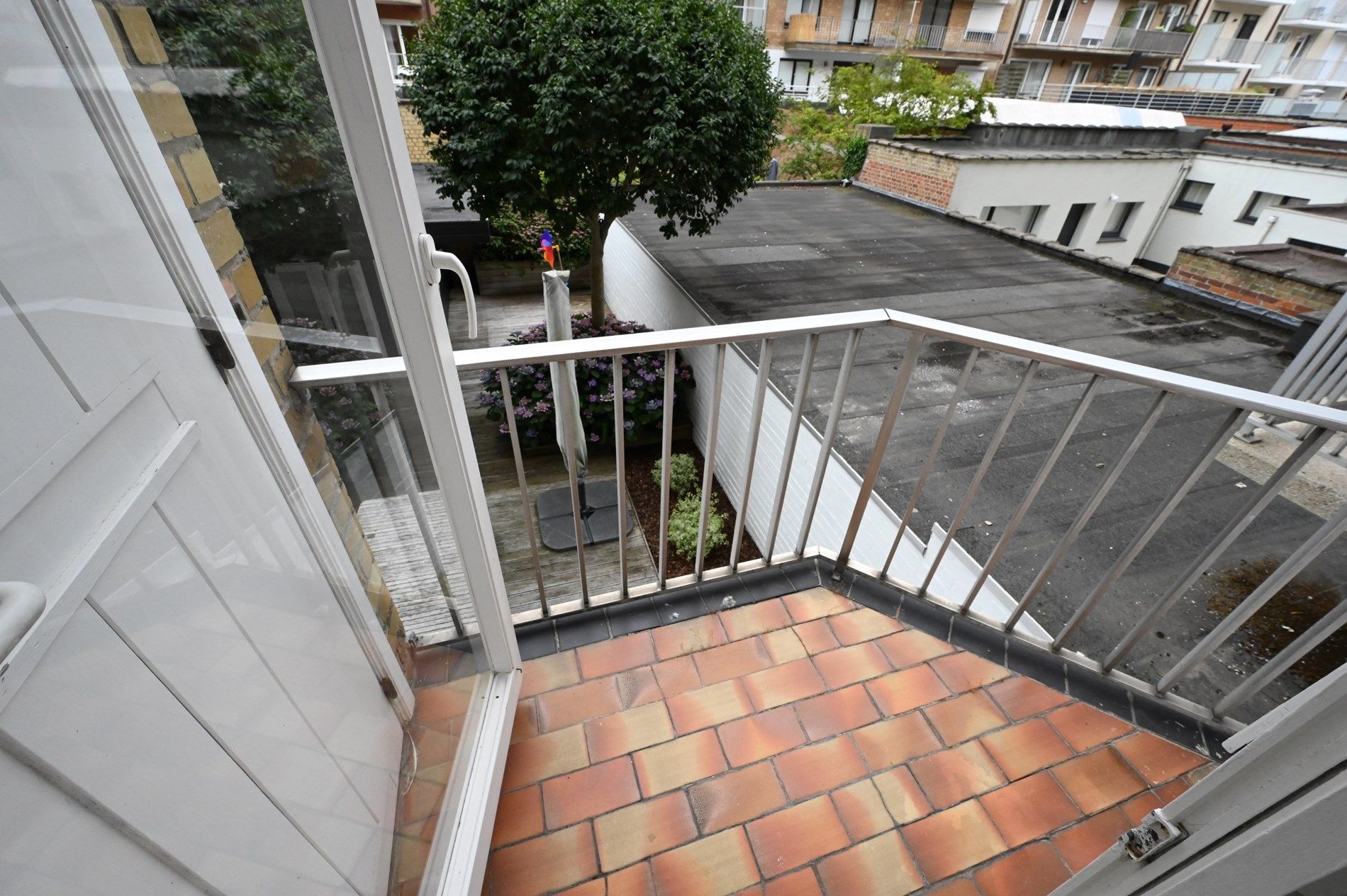 GEMEUBELD: Lichtrijk 1-kamer appartement gelegen aan de zonnekant van de Koningslaan. foto 11