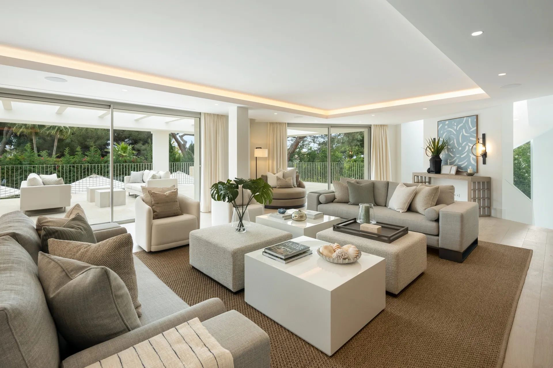 Iconische villa in Marbella’s toplocatie – instapklaar meesterwerk met tennisbaan, spa en cinema foto 2