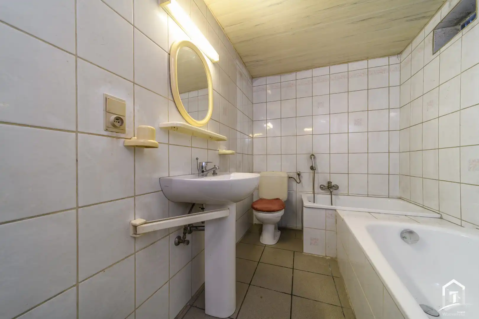 Grondig te renoveren gezinswoning met zeer ruime tuin! foto 9