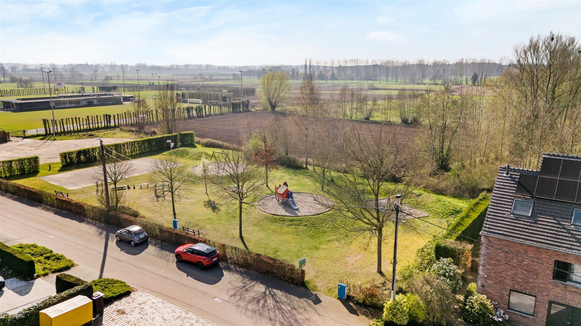 Uitstekend gelegen gezinswoning (type bungalow) met 4 slaapkamers, garage en een aangename tuin (1.067m²) foto 36