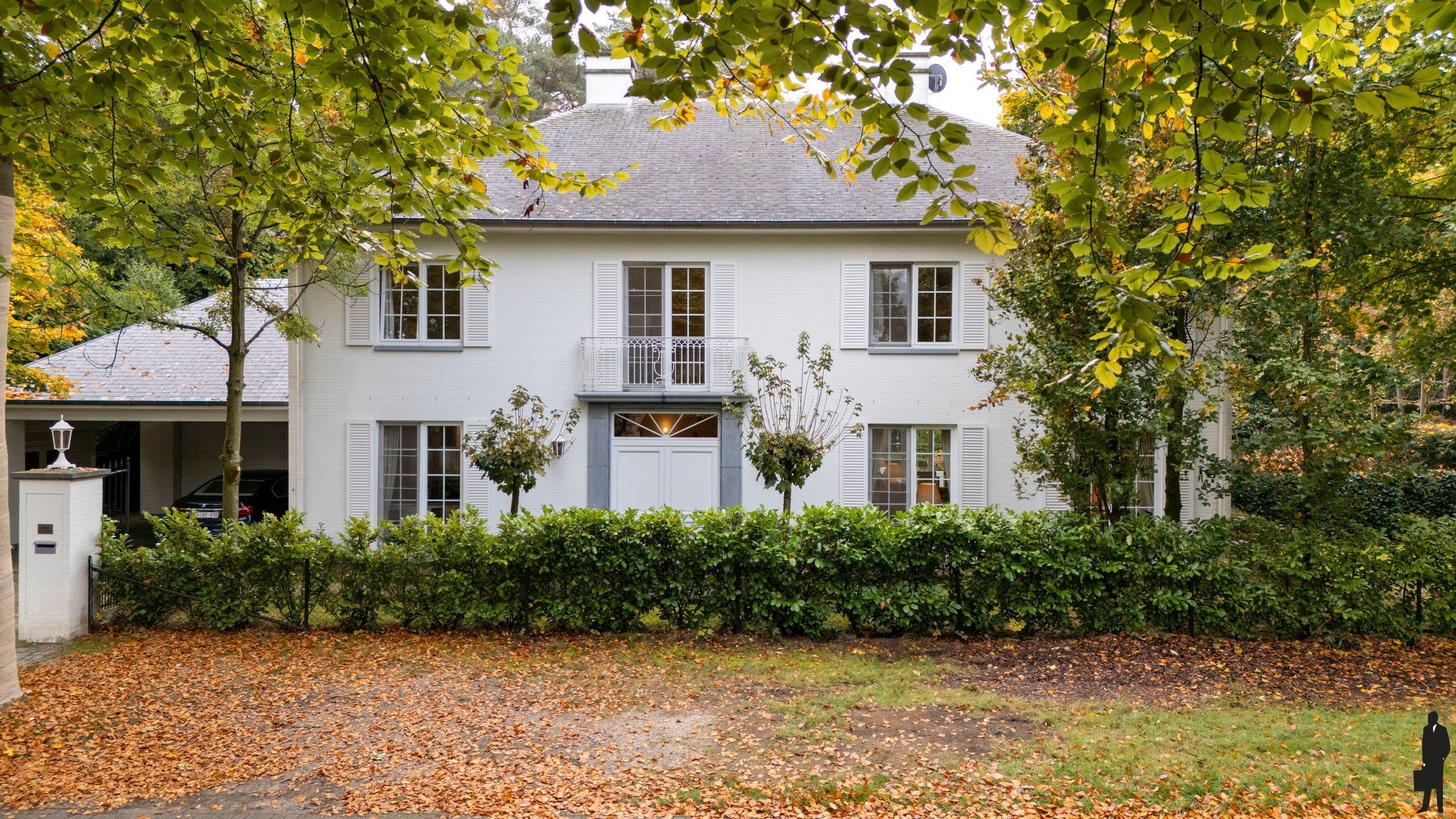 Statige villa op zuidgeoriënteerd perceel van 1421 m²  foto {{pictureIndex}}