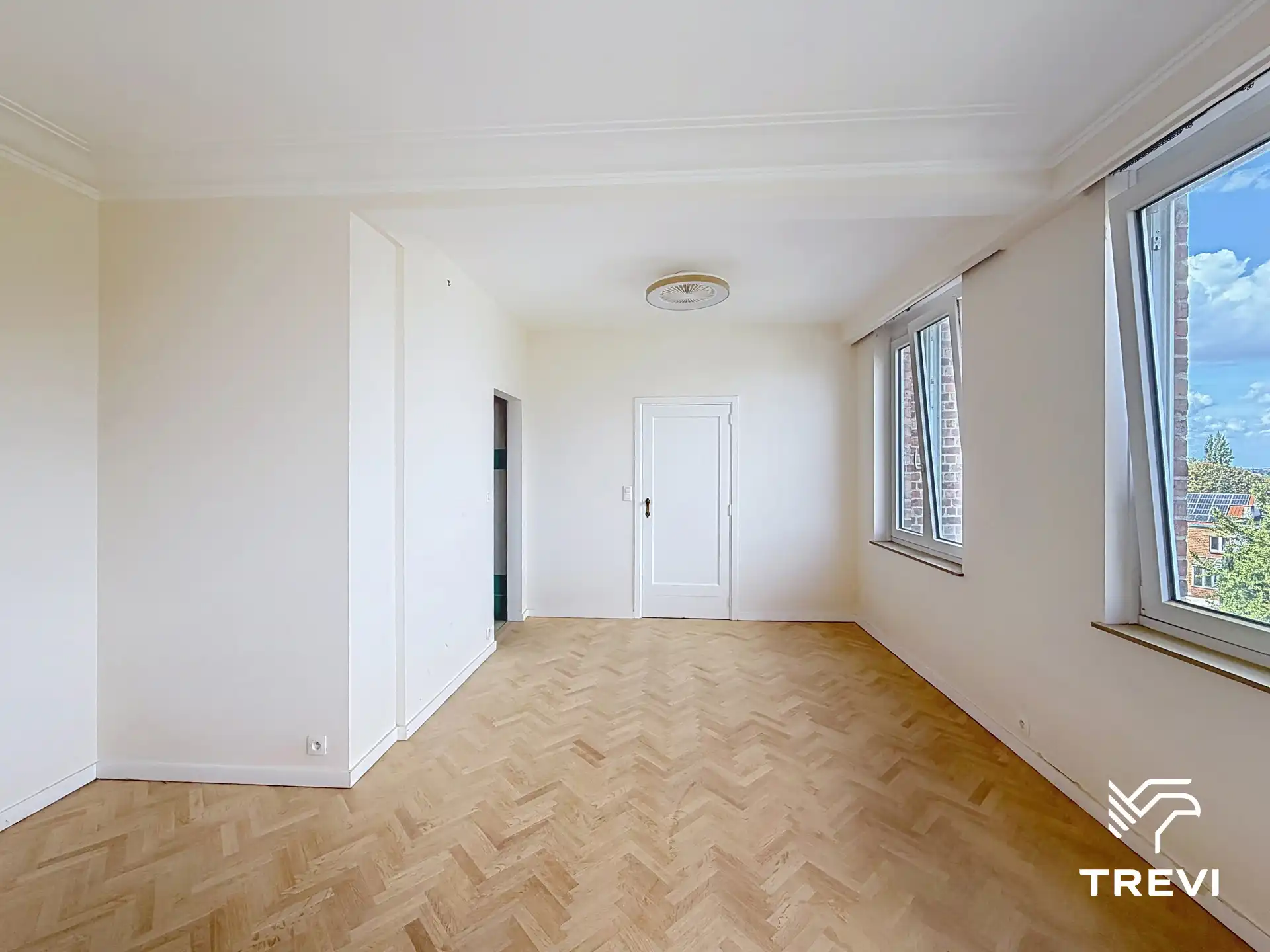  Licht appartement met 2 slaapkamers + parkeerplaats   foto 8
