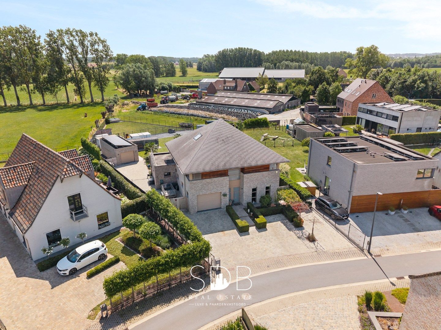 Moderne villa met gezinstuin en zwembad op 1.685m²  foto 33