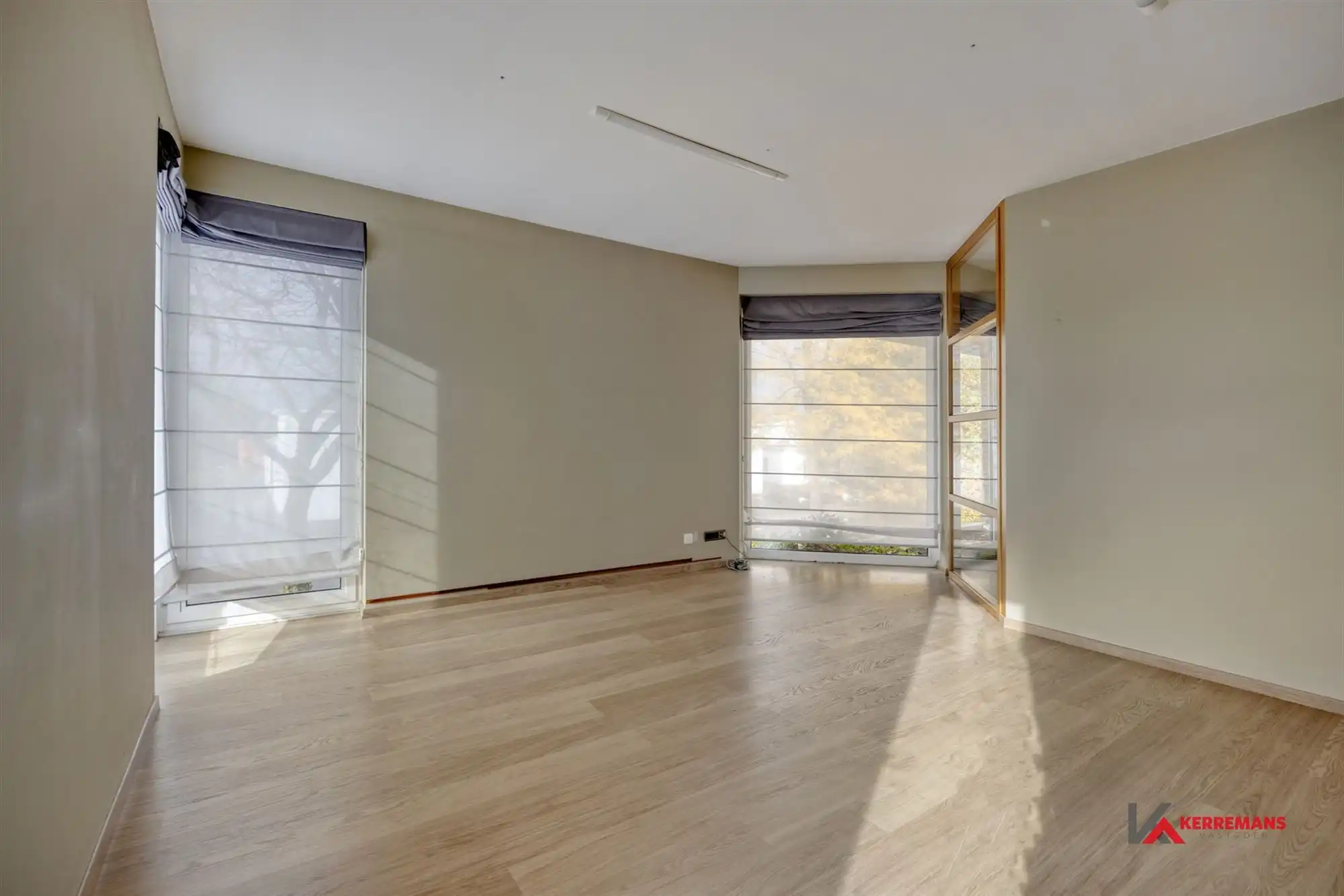 Kantoorgebouw. foto 13