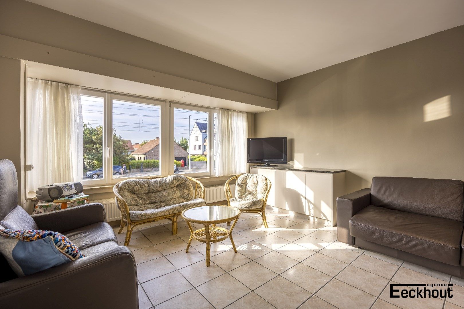 Instapklaar appartement met twee slaapkamers en terras op enkele passen van het strand! foto {{pictureIndex}}