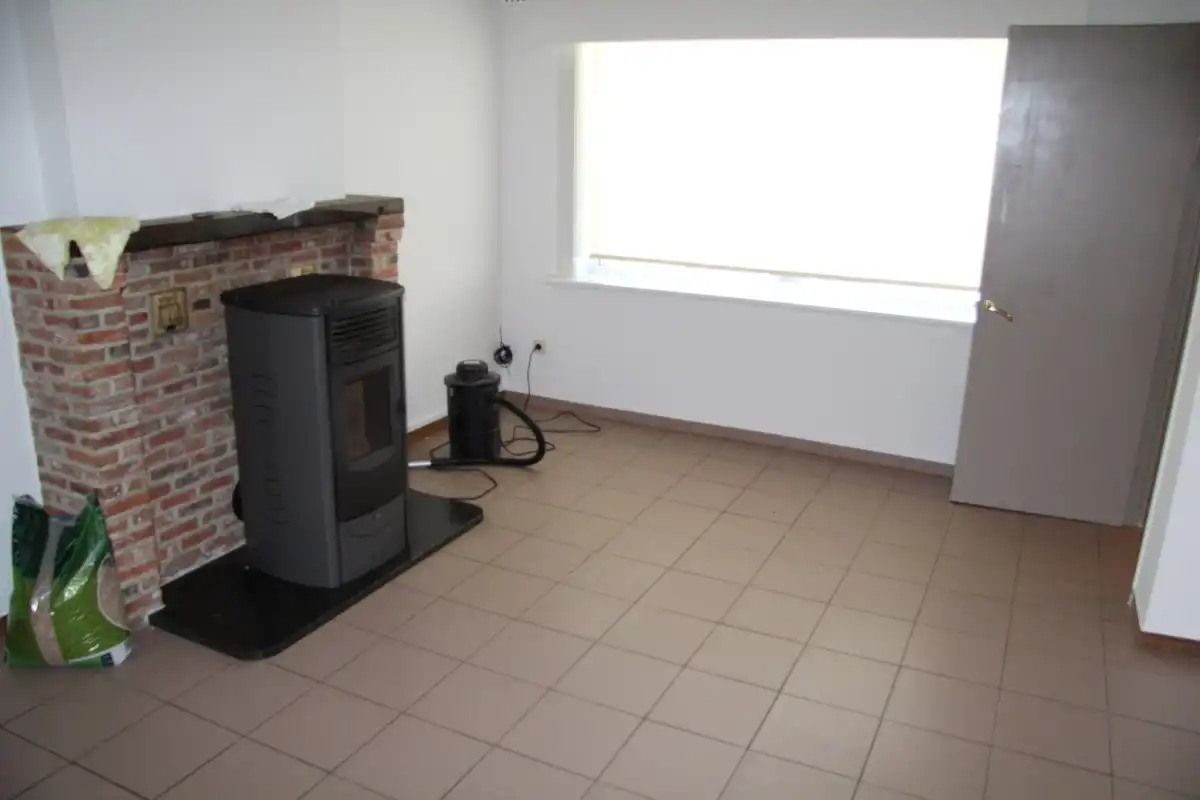 Woning met 2 slaapkamers, stalling en diepe tuin foto 3