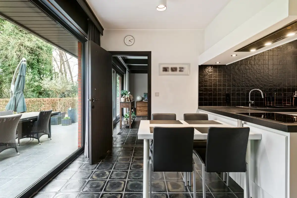 Een verrassend ruim familiehuis op 1135 m² met mogelijks 5 slaapkamers! foto 15