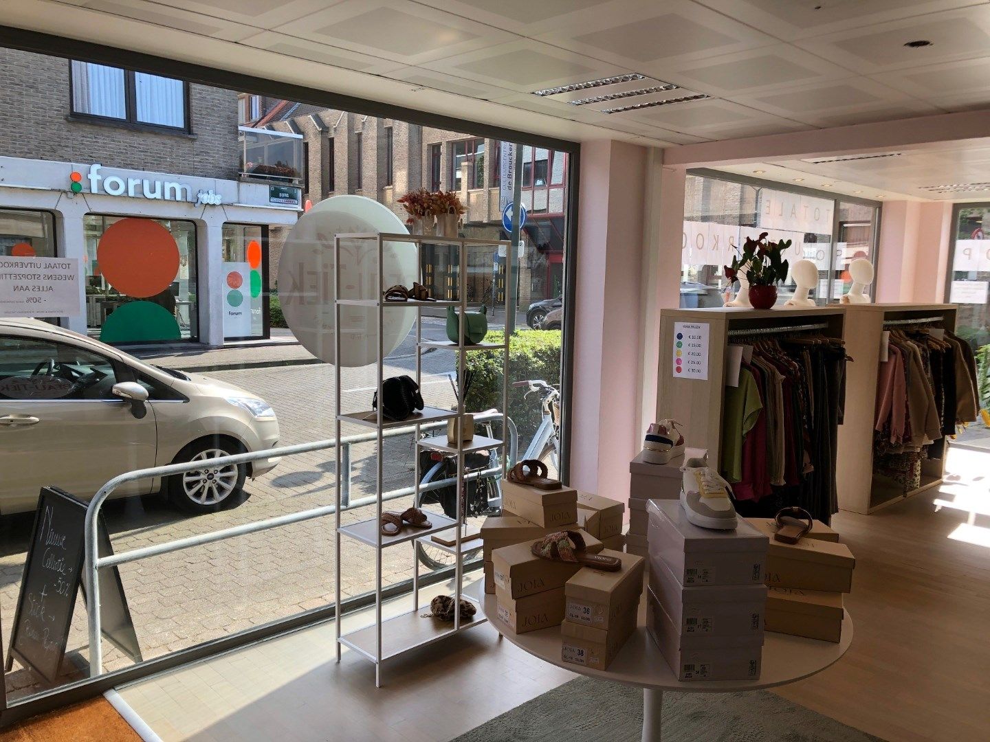 Instapklaar kantoor/winkelruimte, 75 m², Torhout foto 2