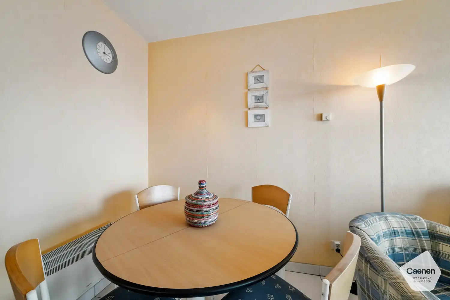 Instapklare studio met prachtig frontaal zicht op zee foto 6