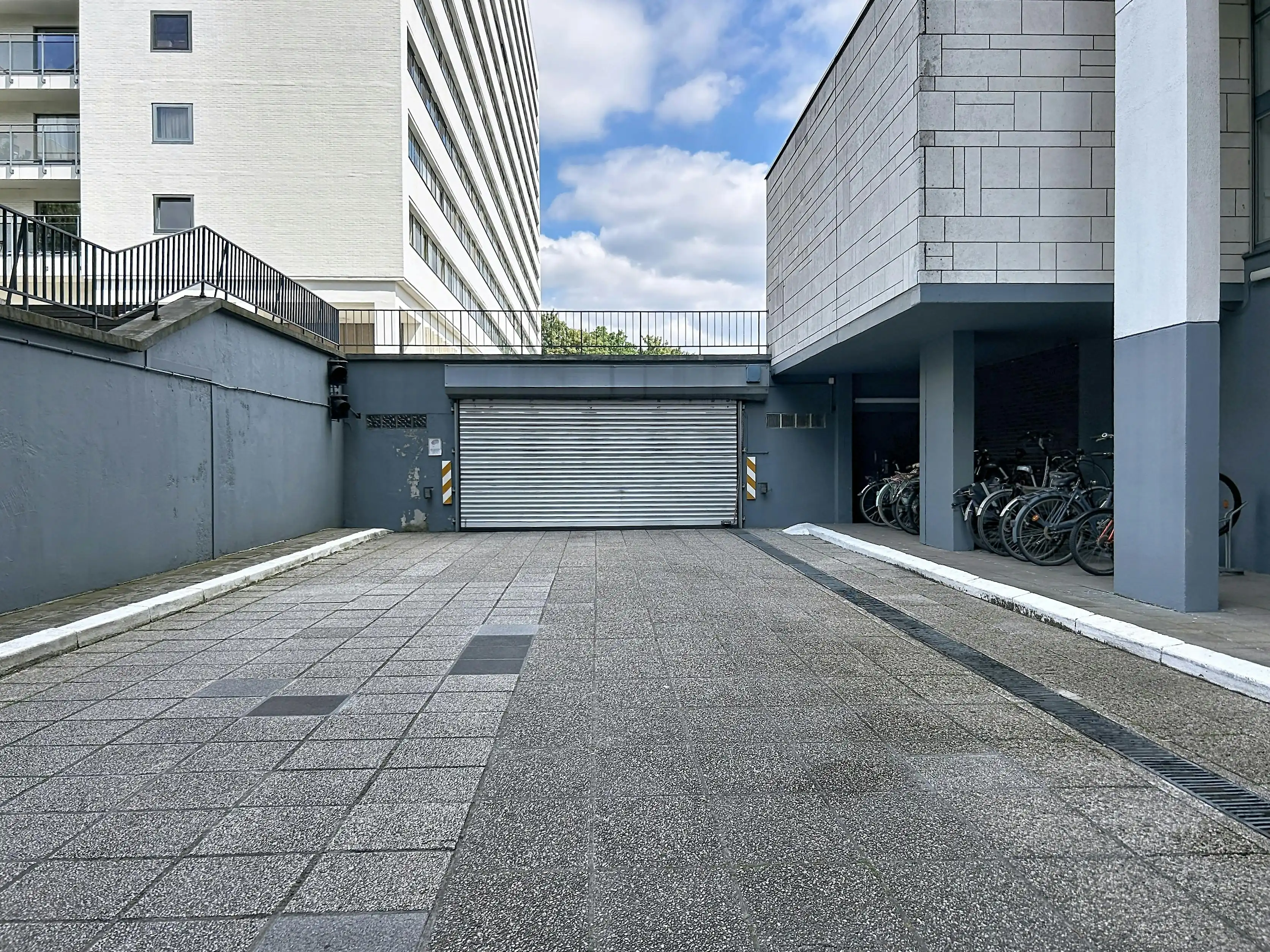 Autostaanplaats te koop aan het Rucaplein in Wilrijk  foto 4