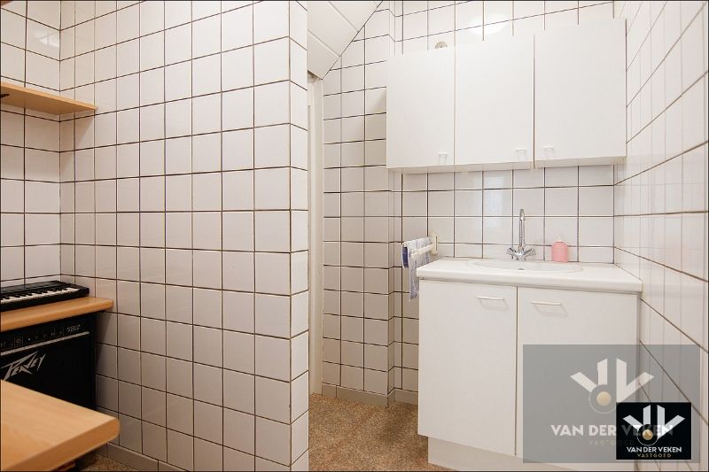 Charmante en verzorgde rijwoning met gezellig stadstuintje en 2 parkeerplaatsen in hartje Runkst foto 14