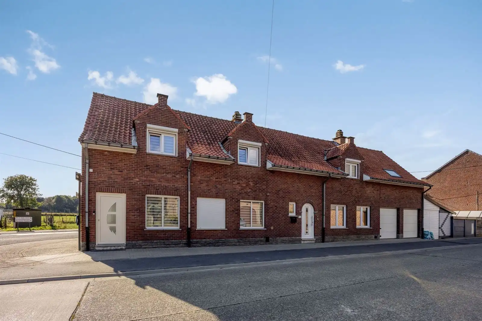 Zeer ruime woning met mogelijkheden privé/beroep foto 30